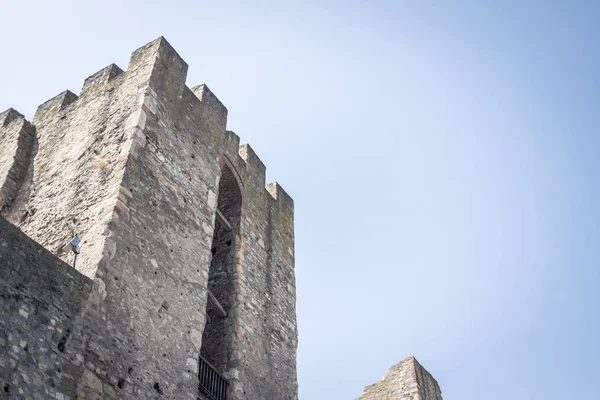 Tower of Medieval fortress in Smederevo, Serbia, on coast of Danube river. — Stock Photo, Image