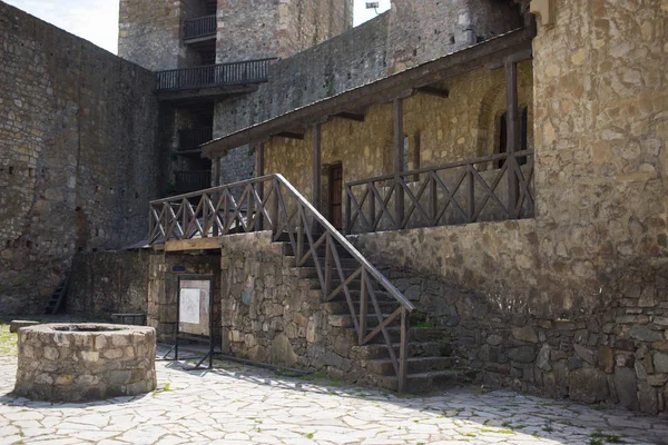 Fortaleza medieval em Smederevo, Sérvia, na costa do rio Danúbio . — Fotografia de Stock