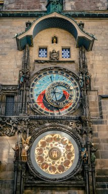 Prag Staromestska meydanında Old Town Hall kulesinde Astronomik saat