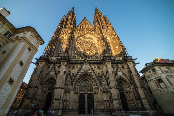 Prague, Czech Republic - July 23, 2019: Front view of the main entrance to the St. Vitus cathedral in Prague — Stock Photo, Image