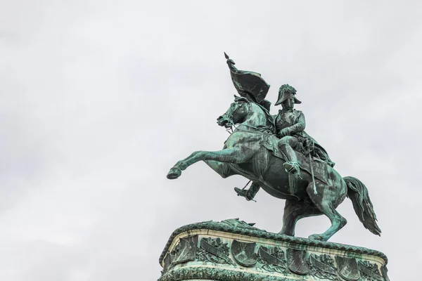 Aartshertog Karel (Erzherzog Karl) standbeeld op de Heldenplatz in Wenen, Oostenrijk — Stockfoto