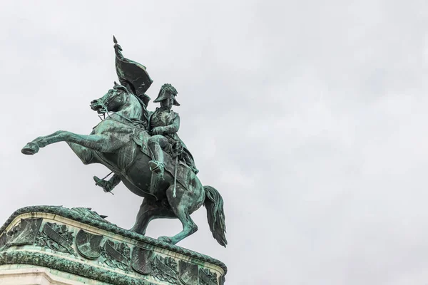 Estátua do arquiduque Carlos (Erzherzog Karl) no Heldenplatz em Viena (Wien), Áustria — Fotografia de Stock