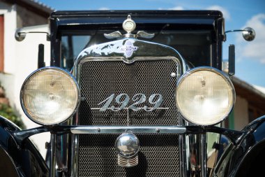 Pancevo, Sırbistan - 27 Eylül 2019: 1929 Chevrolet Phantom arabasının ön tarafı.