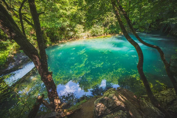 Krupajsko Vrelo Krupaj Quellen Serbien Wunderschöne Wasserquelle Mit Wasserfällen Und lizenzfreie Stockbilder