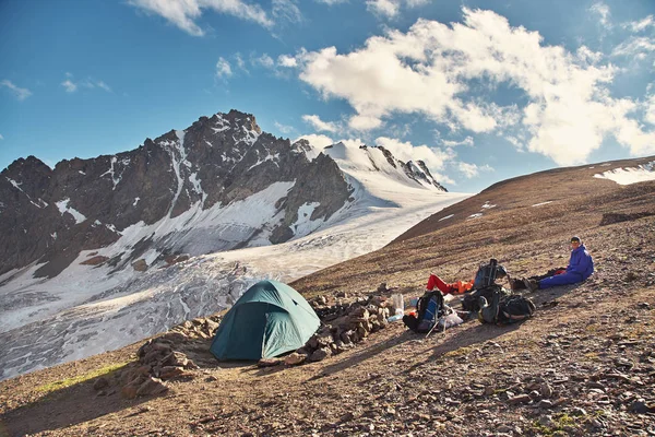 Tenda nas montanhas — Fotografia de Stock