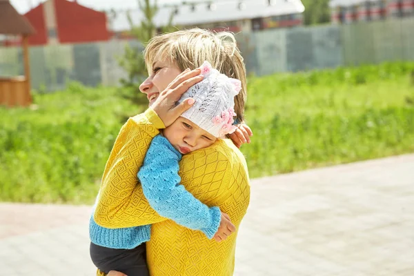 Porträtt av mor och dotter — Stockfoto