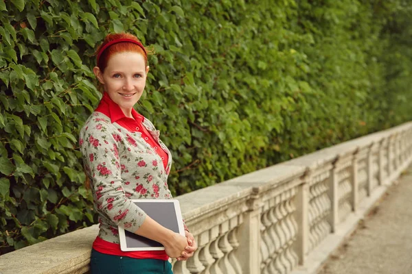 Student with tablet computer — Stock Photo, Image