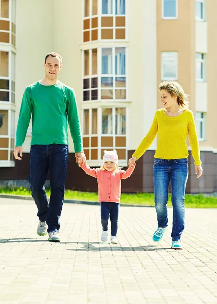 Happy family outdoors — Stock Photo, Image