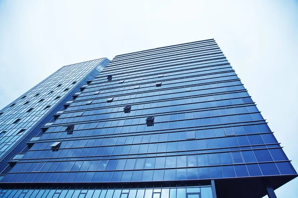 Fenêtres des immeubles de bureaux. vue du centre d'affaires — Photo