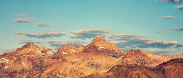 Natursköna alpin sommarlandskap. naturliga berg bakgrund. — Stockfoto