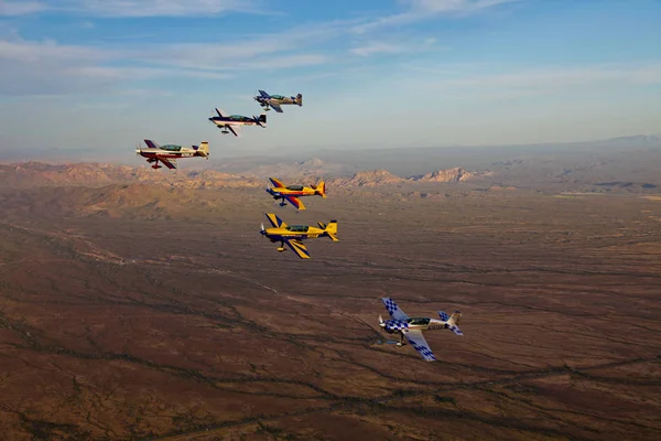 Аризона Меса Апреля 2013 Экстра 300 Воздушных Судов Летящих Строю — стоковое фото