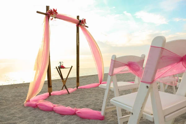 Beach Wedding Arch, Decorations and Chairs — Stock Photo, Image