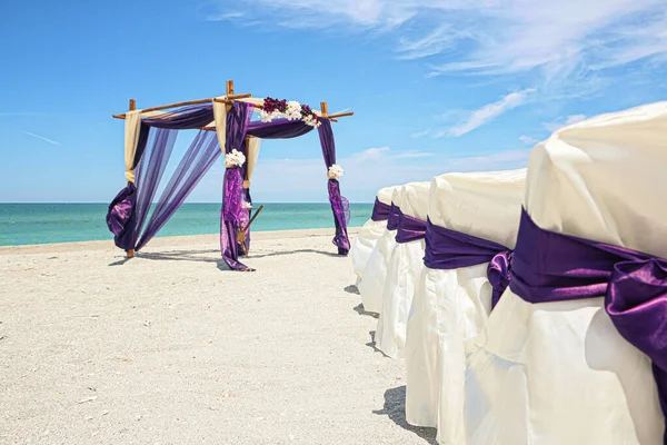 Plajda Mor Düğün Düzenleme