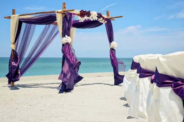 Plajda Mor Düğün Düzenleme