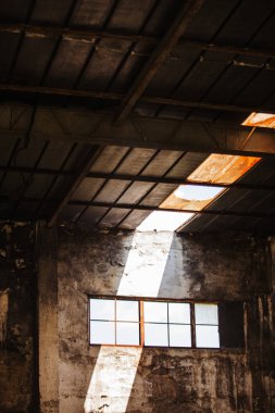 Trieste eski bağlantı noktası terk edilmiş bir binada, mimari detaylar.