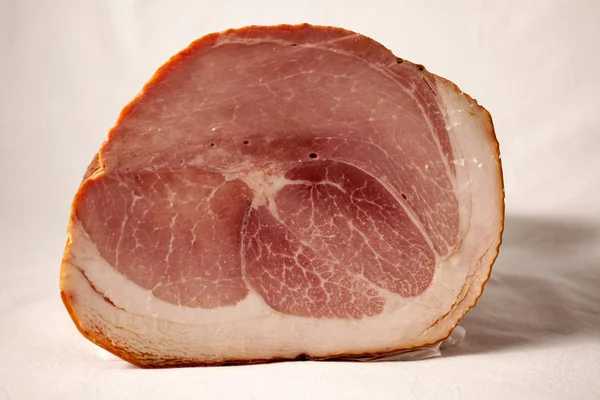 Khas Italia Dimasak Ham Pada Latar Belakang Putih Studio — Stok Foto
