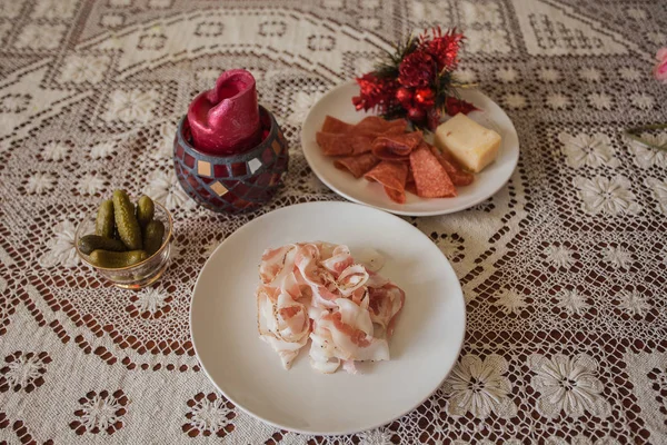 Italský Salám Elegantní Stůl Přirozeným Světlem — Stock fotografie