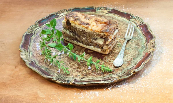 Typisch Sloveens Dessert Met Roommaanzaad Studio Een Elegant Houten Dienblad — Stockfoto