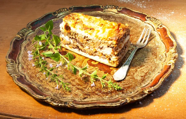 Typisk Slovensk Dessert Med Valmuefrø Studio Elegant Trefat – stockfoto