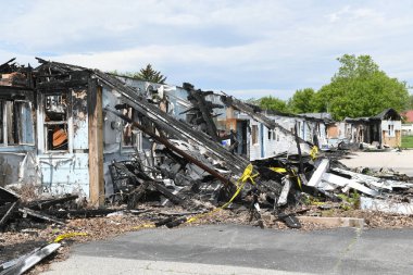 Bir motel kömürleşmiş kalıntılarını devestating yangında yandı kül oldu