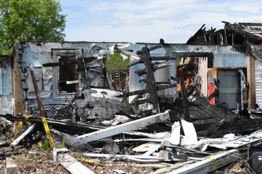 Bir motel kömürleşmiş kalıntılarını devestating yangında yandı kül oldu