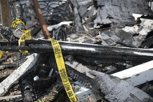 Primer Plano Los Escombros Dejados Después Que Fuego Destruyera Edificio —  Fotos de Stock