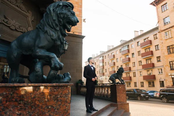 Beautiful Stylish Man Groom Waiting His Bride City Europe Wedding — Stock Photo, Image