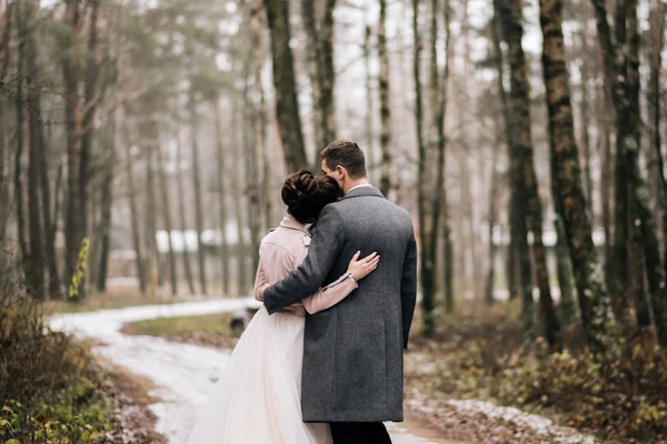 Feliz Joven Cariñosa Novia Novio Quedan Atrás Día Boda —  Fotos de Stock