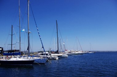 Odessa, Ukrayna sahil üzerinde beyaz Yatlar.