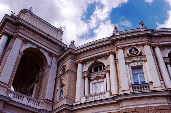Bir tarihi binada opera binası Odesa, Ukrayna cephesi.