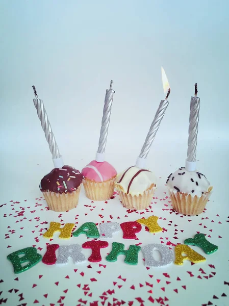 Happy birthday background - birthday cupcake with burning candle. Holidays greeting card — Stock Photo, Image