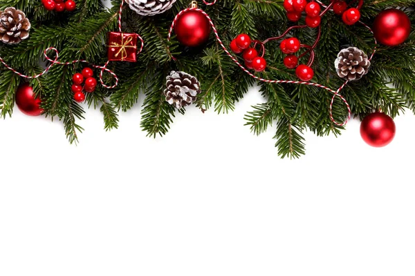 Kerstmis Nieuwjaar Fir Boom Tak Rood Decoraties Geschenkdozen Kopiëren Ruimte — Stockfoto