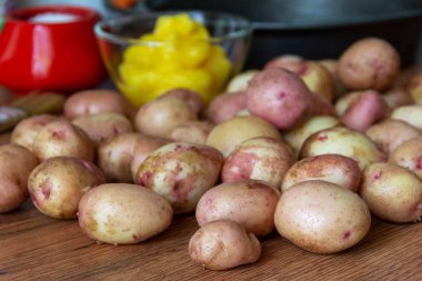 taze çiğ ve tablo tarih temiz genç patates