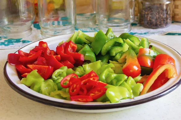 Vorbereitet Für Die Konserve Gewaschen Und Stücke Geschnitten Paprika — Stockfoto