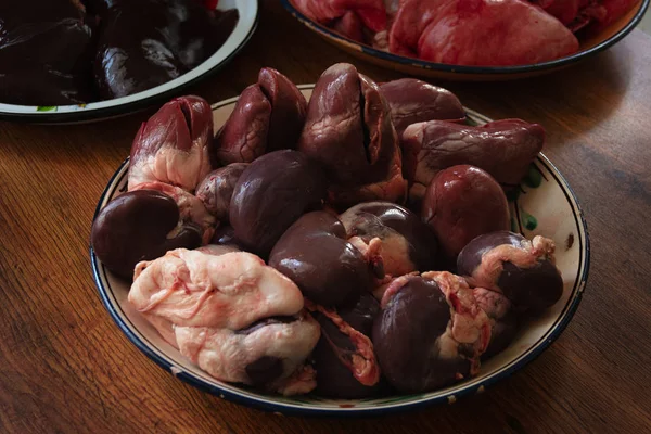 Spread out in bowls, washed, pig insides after cutting — Stock Image Spread out in bowls, washed, pig insides after cutting Royalty Free Stock Images