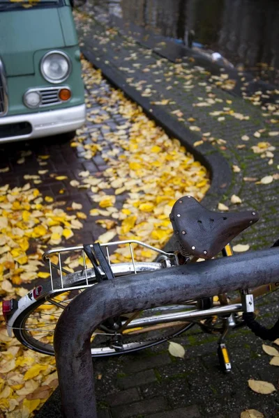 Велосипед Амстердаме Нидерланды Европа — стоковое фото