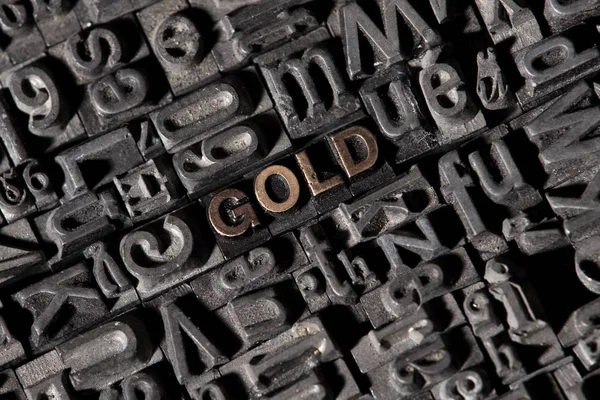 Letras Velhas Formando Palavra Ouro — Fotografia de Stock