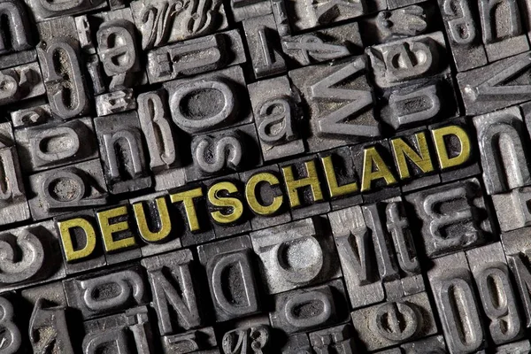 Vollbild Aus Eisernen Buchstaben Und Deutschem Wort Für Deutschland — Stockfoto