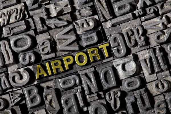 Velhas Letras Chumbo Formando Palavra Aeroporto — Fotografia de Stock