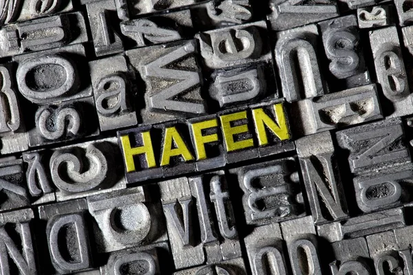 Pełna Klatka Obrazu Żelaza Liter Niemieckim Słowo Harbour — Zdjęcie stockowe