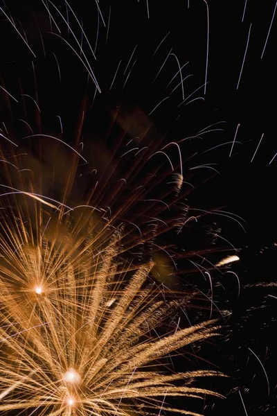 Night Sky Golden Fireworks Explosion — Stock Photo, Image
