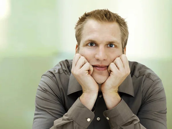 Man Supporting His Head Hands Looking Camera — Stock Photo, Image