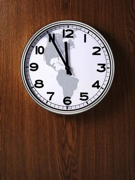 Uhr Mit Einer Karte Von Nord Und Südamerika Fünf Minuten — Stockfoto