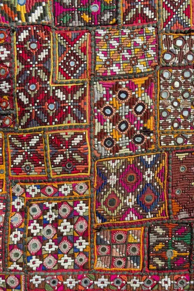 Traditionelle Wandbehänge Aus Rajasthan Farbenfroh Mit Spiegeln Und Verschiedenen Mustern — Stockfoto