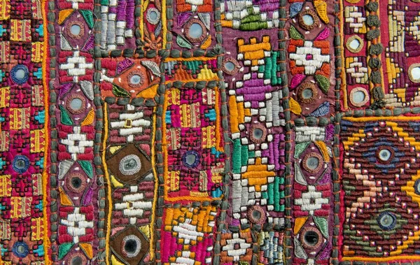 Pared Tradicional Colgando Rajasthan Colorido Textil Con Incrustaciones Espejos Diferentes — Foto de Stock