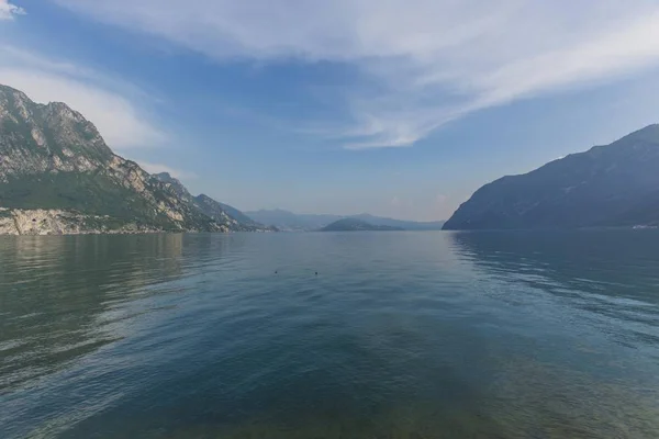 Sjön Med Berg Och Öar Italien — Stockfoto