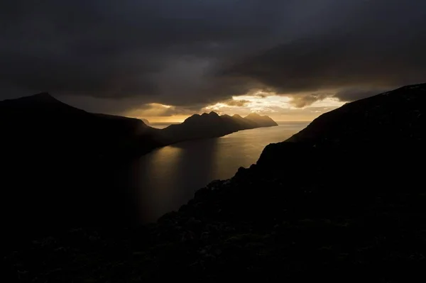 Dramática Iluminación Ambiental Sobre Isla Kalsoy Husar Kalsoy Noroyar Islas —  Fotos de Stock