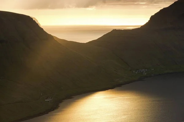 Kalsoy Husar Kalsoy Noroyar フェロー諸島 デンマーク ヨーロッパの島に劇的なムード照明 — ストック写真