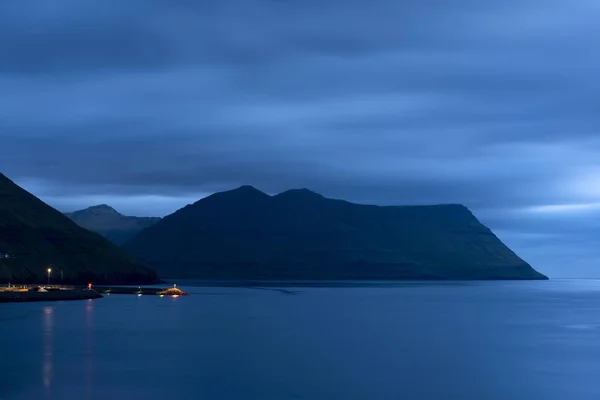 Muelle Iluminado Estado Ánimo Nocturno Eysturoy Islas Feroe Dinamarca Europa —  Fotos de Stock