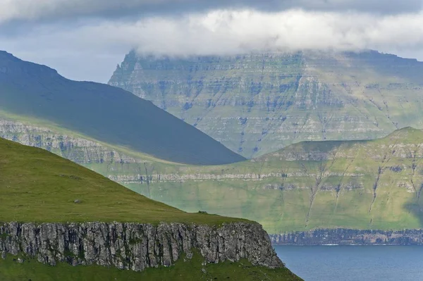 Nuvole Sulle Isole Kalsoy Kunoy Eysturoy Isole Faroe Danimarca Europa — Foto Stock